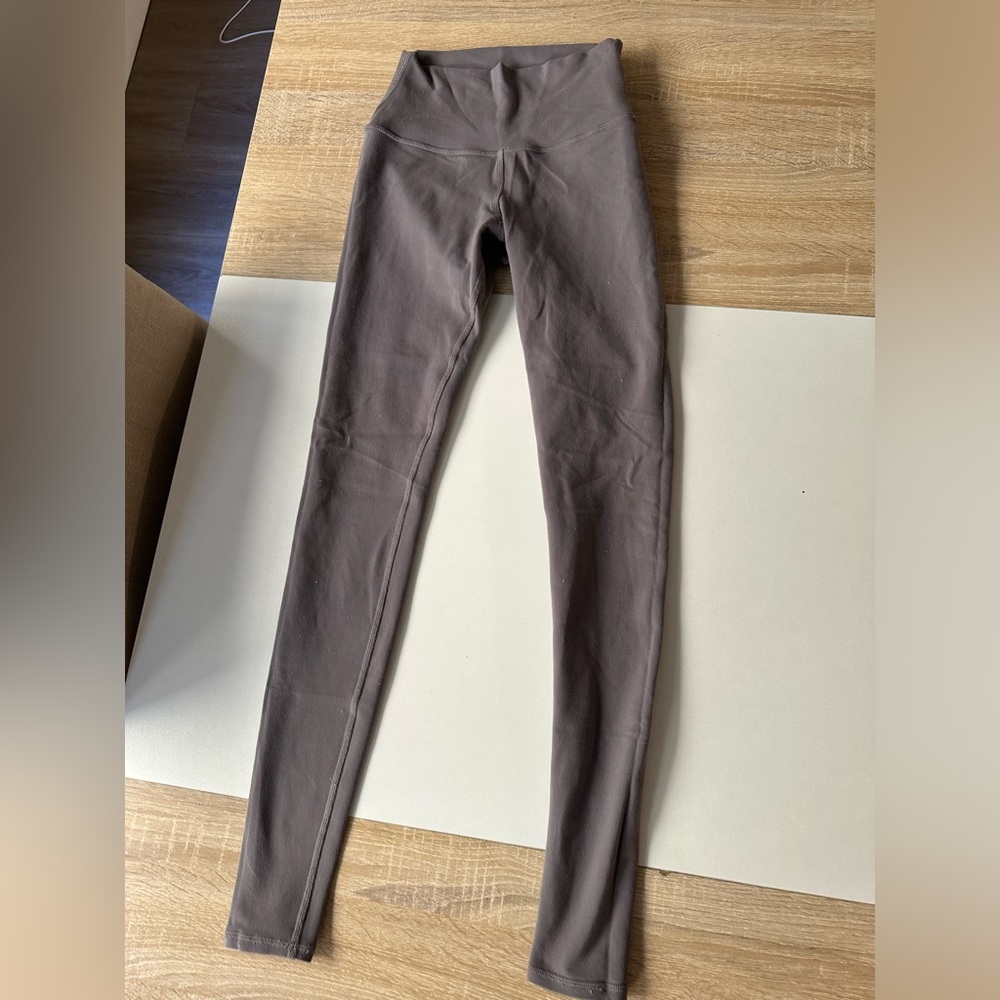 Alo yoga high waist air brush legging 7/8 length deep purple color. Used.